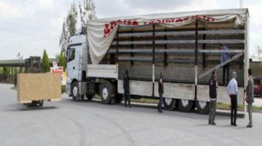 Uganda'ya Kurulacak Hastanesinin Tıbbi Malzemeleri Adana'dan Yola &Ccedil;ıktı