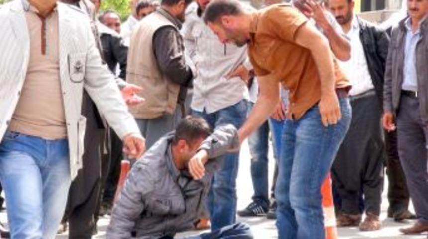 Yaraladıkları Şahısları Hastane Yolunda Da Taradılar: 2 &Ouml;l&uuml;, 1 Yaralı