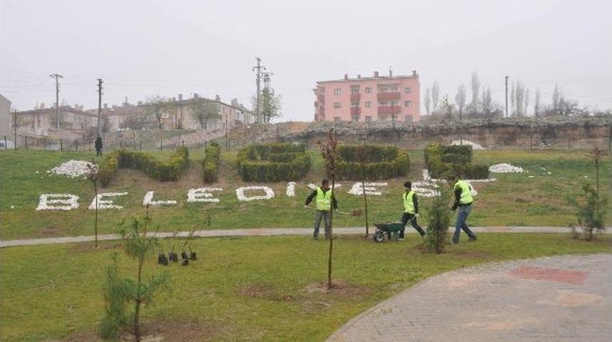 Niğde&rsquo;de Yeşil Alan &Ccedil;alışmaları Devam Ediyor