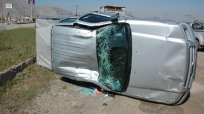 Takla Atan Kamyonetin S&uuml;r&uuml;c&uuml;s&uuml; Yaralındı