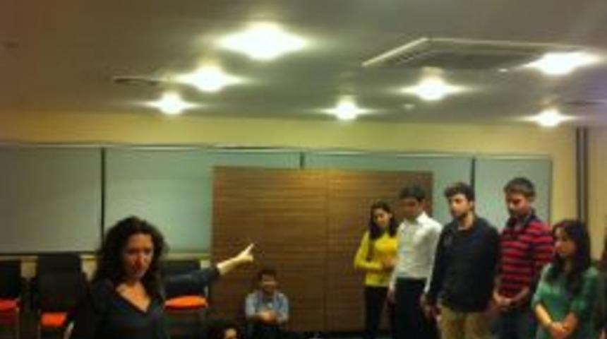 Nil&uuml;fer Sanat Tiyatro At&ouml;lyeleri'nde Yeni Tiyatrocular Yetişiyor