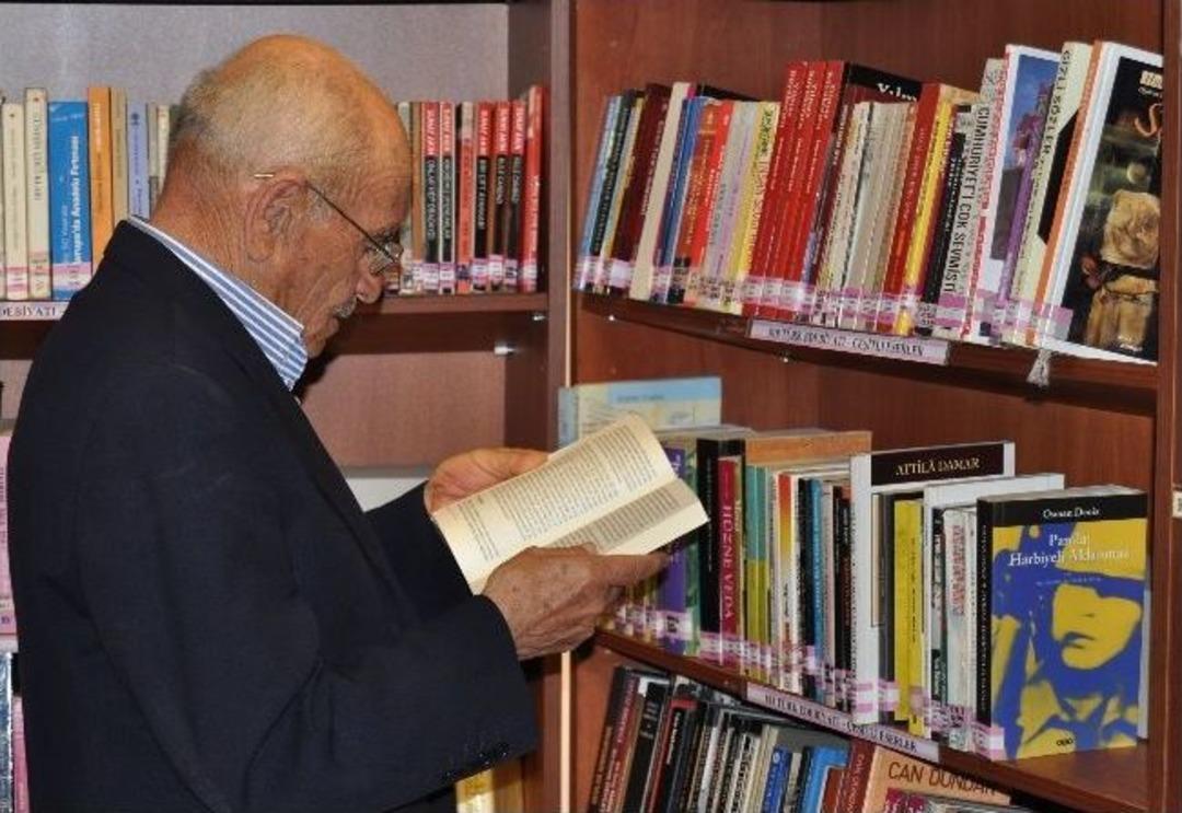 (&ouml;zel Haber) 60 Yıllık Kitap Aşkıyla "sıra Dışı Okur" Se&ccedil;ildi