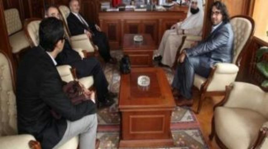 Medineli İmamdan M&uuml;ft&uuml; Mehmet Emin Ay&rsquo;a &Ouml;vg&uuml;