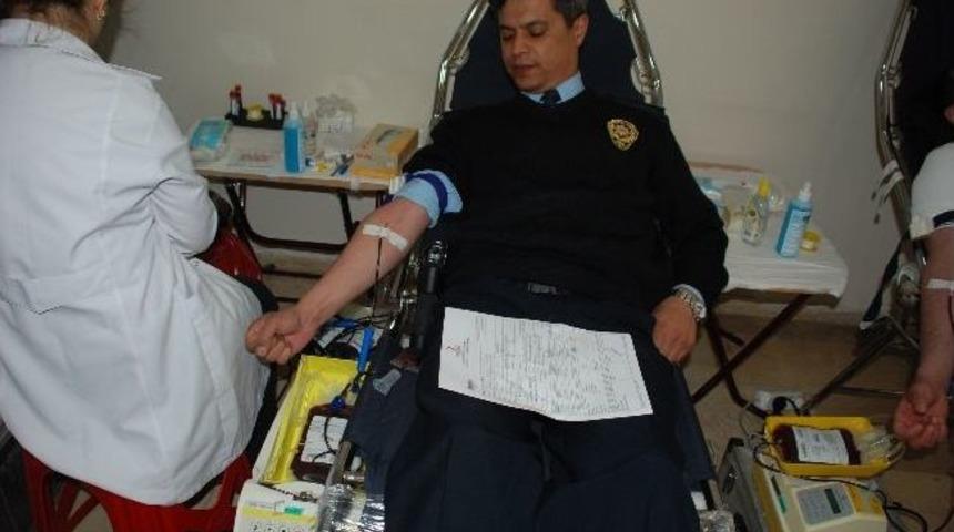 Polislerden Kan Bağışı