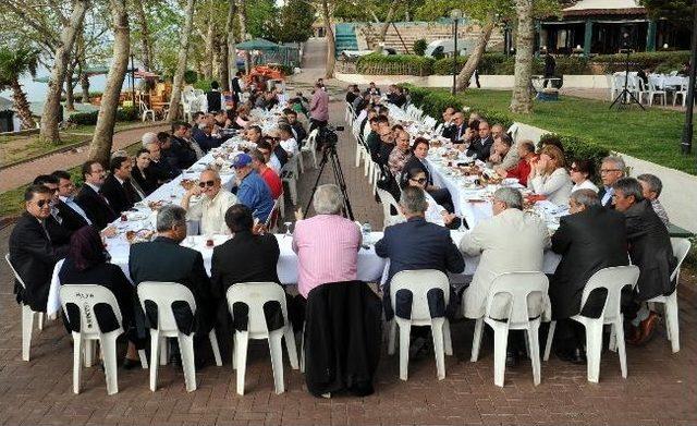 Akaydın, Güllük Ve Konyaaltı Caddeleri Esnafı İle Bir Araya Geldi