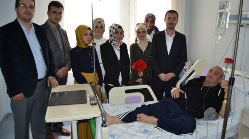 Gen&ccedil;ler, Onkoloji Servisinde Tedavi G&ouml;ren Hastalara Moral Verdiler