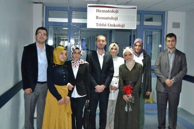 Gençler, Onkoloji Servisinde Tedavi Gören Hastalara Moral Verdiler