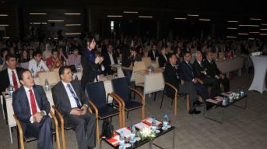 İzmir Hukuk Zirvesine Evsahipliği Yaptı