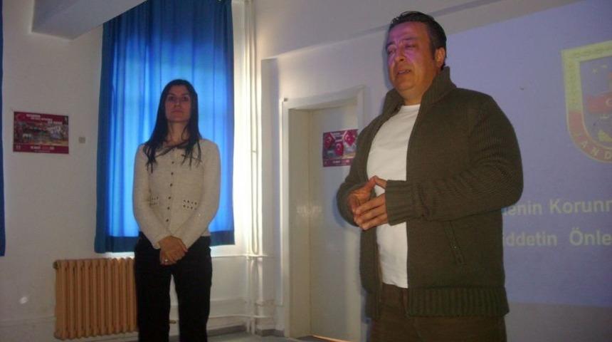 Jandarma Şiddete Karşı Aileleri Bilgilendiriyor