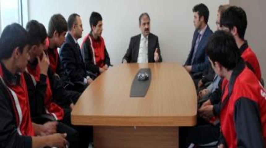 Şampiyon Sporculardan Başkan Din&ccedil;'e Ziyaret