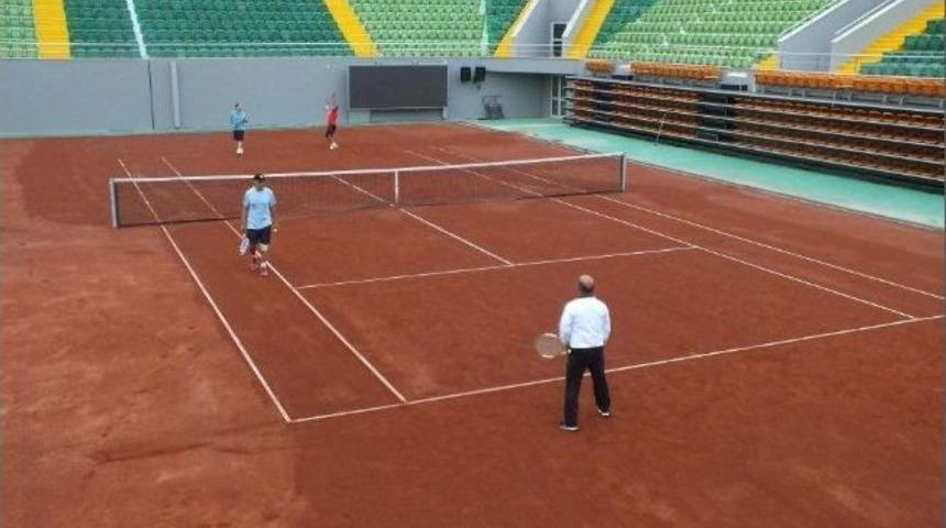 Tenis Kompleksinde İlk Ma&ccedil;ı Addadı Yaptı