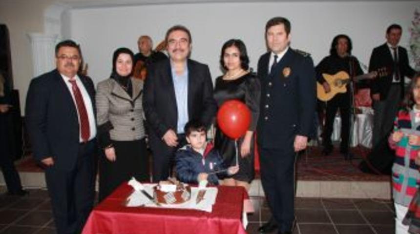 Polis gecesinde &Uuml;mit Besen r&uuml;zgarı