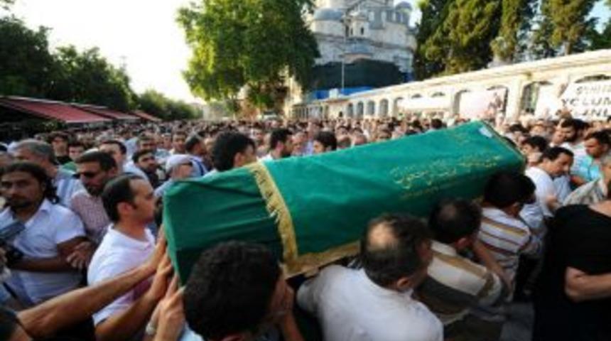 &Ccedil;ine Mete A&ccedil;ıkg&ouml;z'e ağlıyor