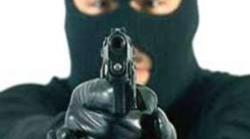 Aydın'da petrol istasyonuna silah soygun!