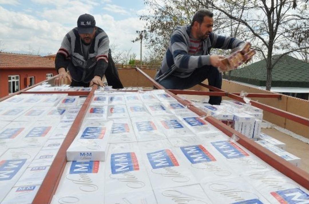 Kamyonetin Tavanından Ka&ccedil;ak Sigara &Ccedil;ıktı