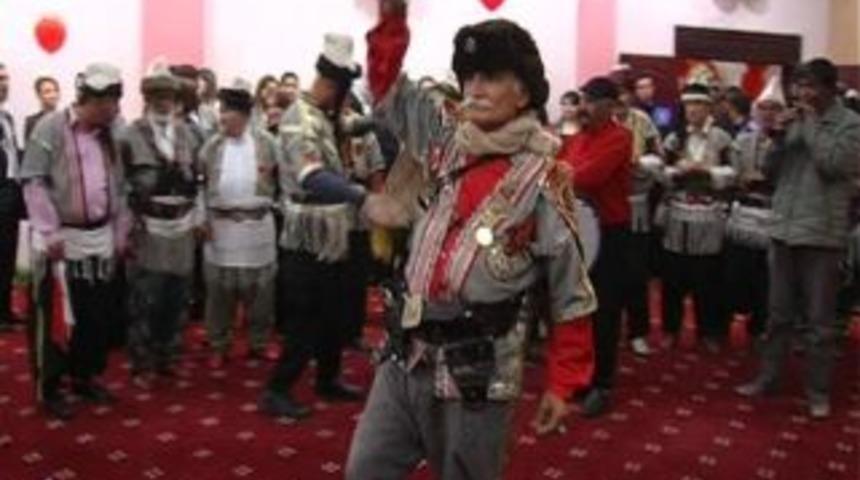 Urfa&rsquo;da halaylı polis resepsiyonu