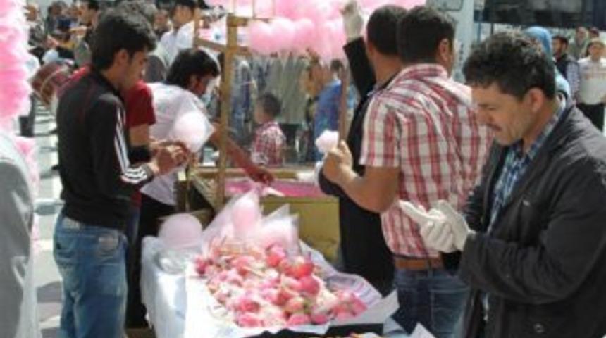 Elmalı şekerle kurtuluş coşkusu