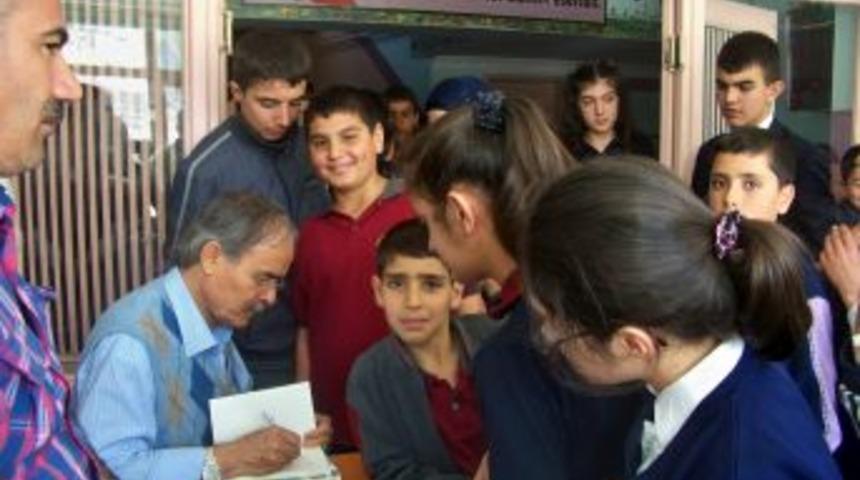 Yazar Kavaklı Muş'ta Ortaokul &Ouml;ğrencileriyle Buluştu