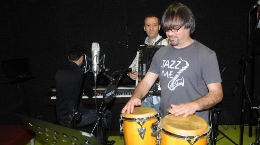 Grup La&ccedil;in&rsquo;in Tercihi Manisa Atat&uuml;rk Gen&ccedil;lik Merkezi Oldu