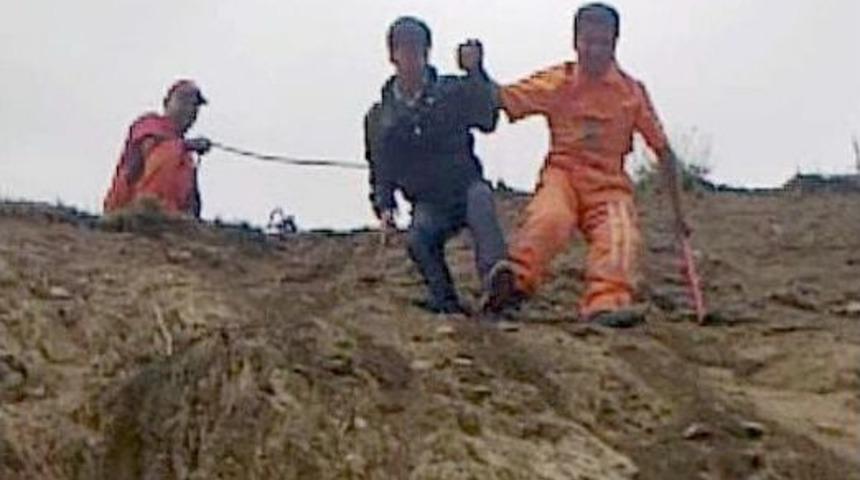 Kayalıkta Mahsur Kalan &Ccedil;ocuklar Kurtarıldı