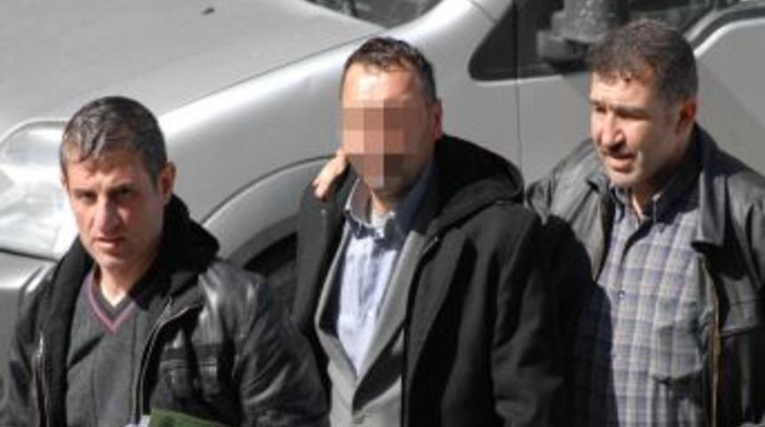 İş Arkadaşını Bı&ccedil;akla Ağır Yaraladı