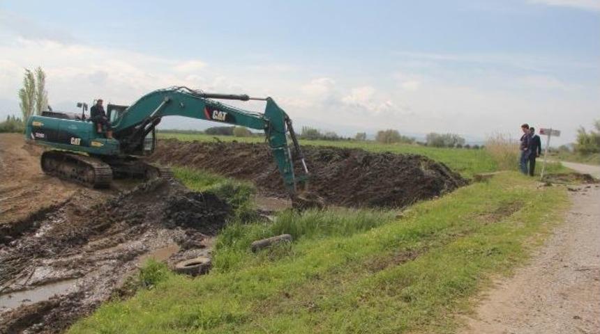 Burhaniye&rsquo;de Karınca Ve &Ccedil;oruk Deresi Akacak