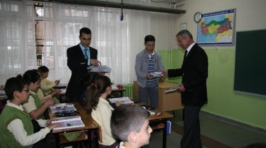 Başkan Dişli, Eğitim Projesinin Kitaplarını Kendi Elleriyle Dağıttı