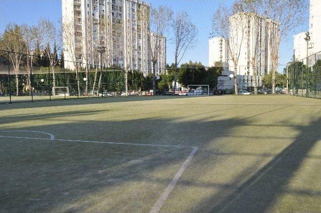 Veliler Futbol Sahalarının Bakımsızlığından Şikayetçi