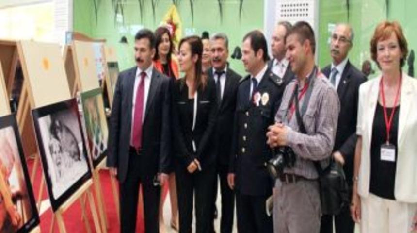 Tarsus&rsquo;ta Barınak G&ouml;n&uuml;ll&uuml;leri Fotoğraf Sergisi A&ccedil;tı