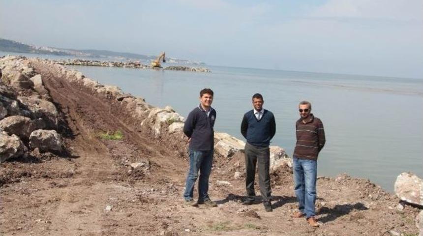 Kıyı Erozyonu Burhaniye Sahilini Vurdu