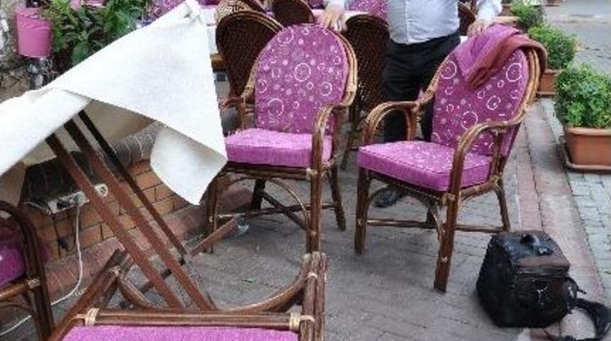 Alanya&rsquo;da Restoranda Bı&ccedil;aklı Kavga: 3 Yaralı