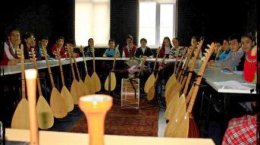 Bu Ortaokulda Her &Ouml;ğrenci Bir Enstr&uuml;man &Ccedil;alıyor
