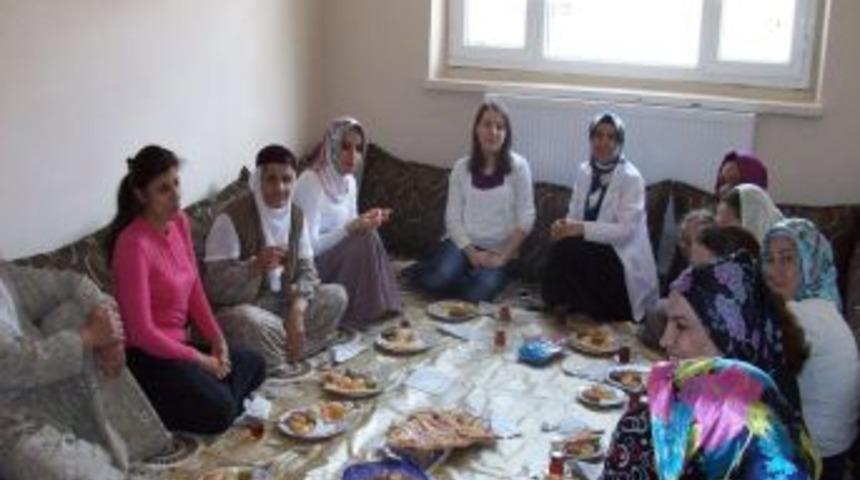 Derik Kaymakamı Demirci&rsquo;nin Eşi Derikli Kadınlarla Buluştu