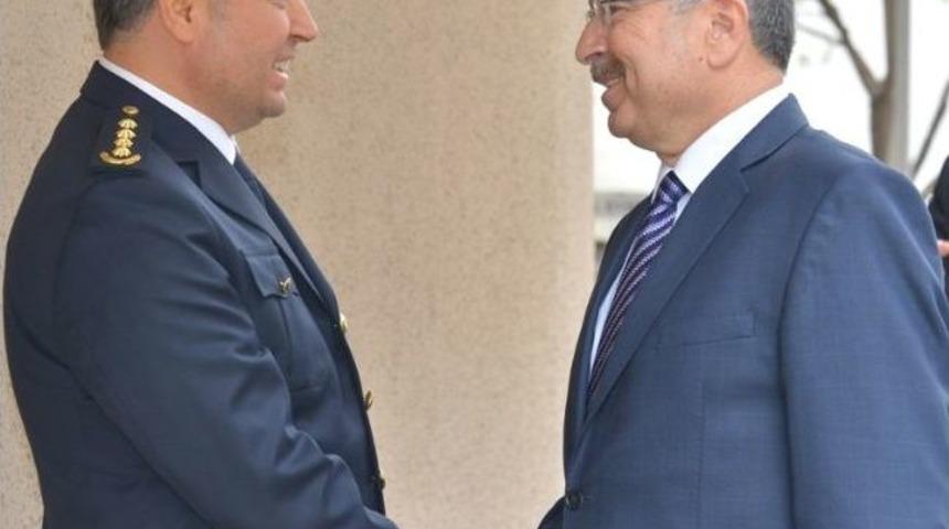 Vali Yaman&rsquo;dan, Emniyet M&uuml;d&uuml;r&uuml; Aktaş&rsquo;a İade-i Ziyaret