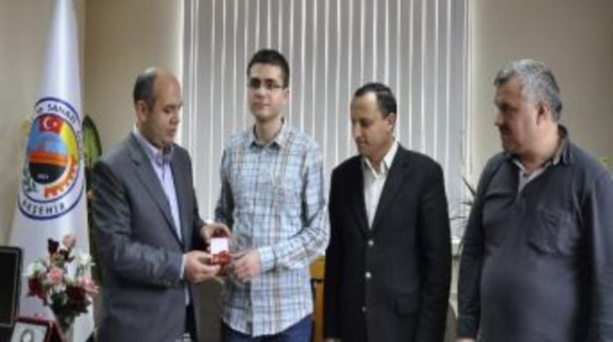 Akşehir&rsquo;de Başarılı &Ouml;ğrenciye &Ouml;d&uuml;l