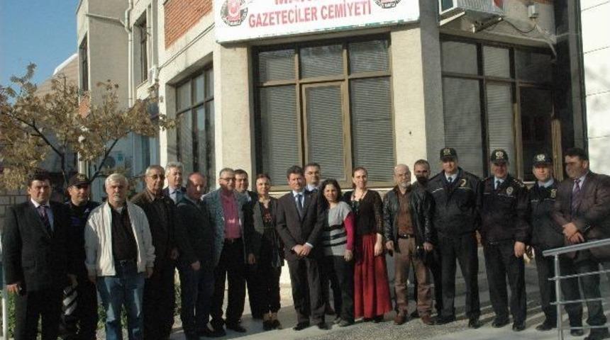 İl Emniyet M&uuml;d&uuml;r&uuml; &Ccedil;etin&rsquo;den Manisa Gazeteciler Cemiyeti&rsquo;ne Ziyaret