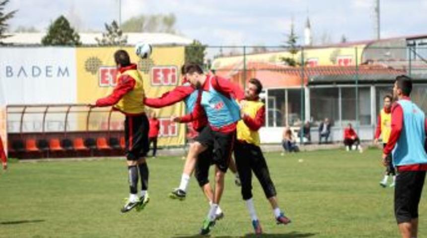 Eskişehirspor, Fenerbah&ccedil;e Karşılaşmasına Kilitlendi