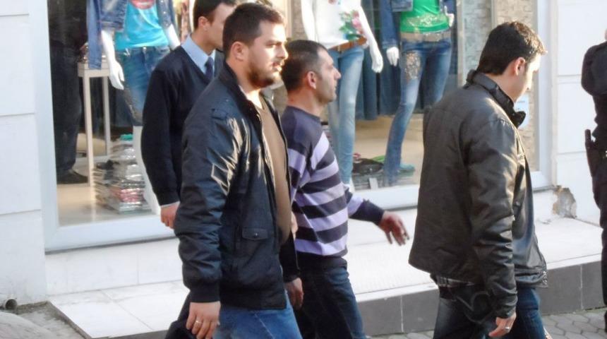 Seyyar satıcı İstanbul'un g&ouml;beğinde satırla dehşet sa&ccedil;tı