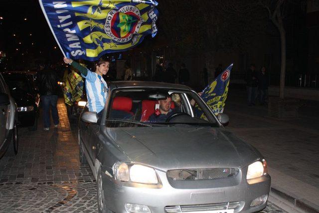 Uşak'ta Yarı Final Coşkusu