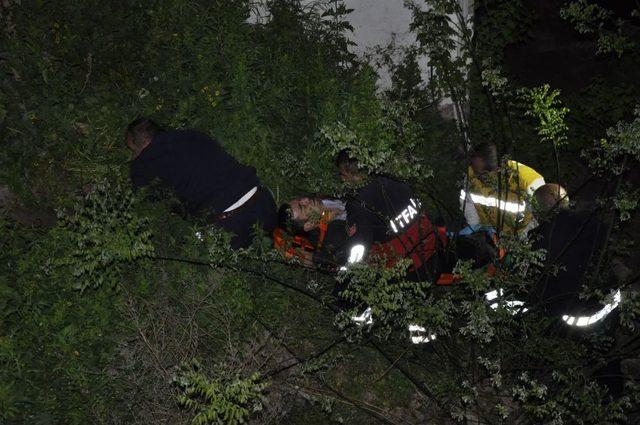 Amasya’da Otomobil Irmağa Uçtu: 2 Yaralı