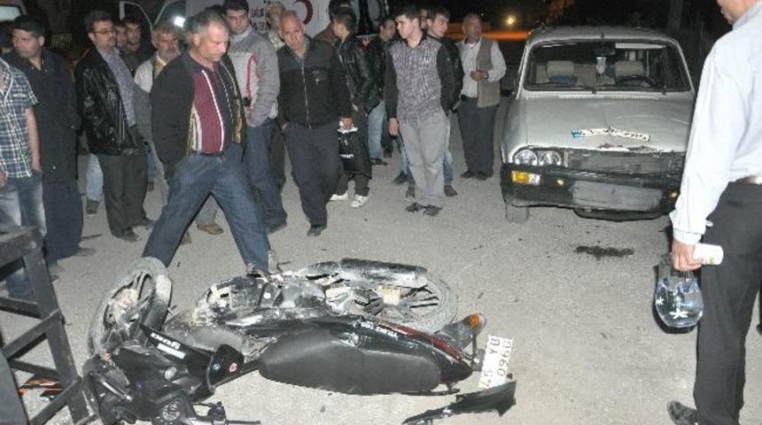 Soma&rsquo;da Motosiklet İle Otomobil &Ccedil;arpıştı: 2 Yaralı