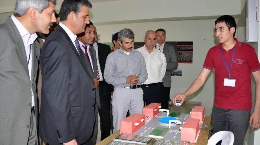 Erdemli Anadolu İmam Hatip Lisesi “bilim Fuarı” Açtı