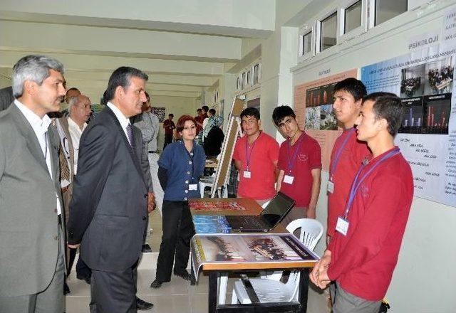 Erdemli Anadolu İmam Hatip Lisesi “bilim Fuarı” Açtı