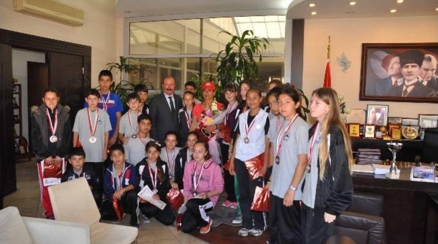 Şampiyon &Ouml;ğrencilerden Başkan Altung&uuml;n&rsquo;e Ziyaret