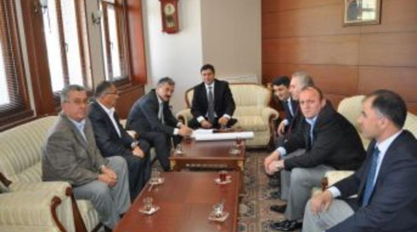 Okul yapmak i&ccedil;in k&ouml;yl&uuml;ler vali ile protokol imzaladılar