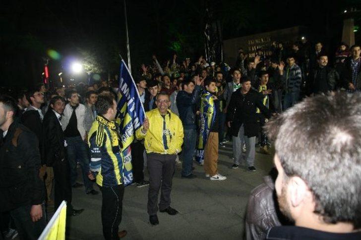 Yarı Final Coşkusu Yolları Kapattırdı G1