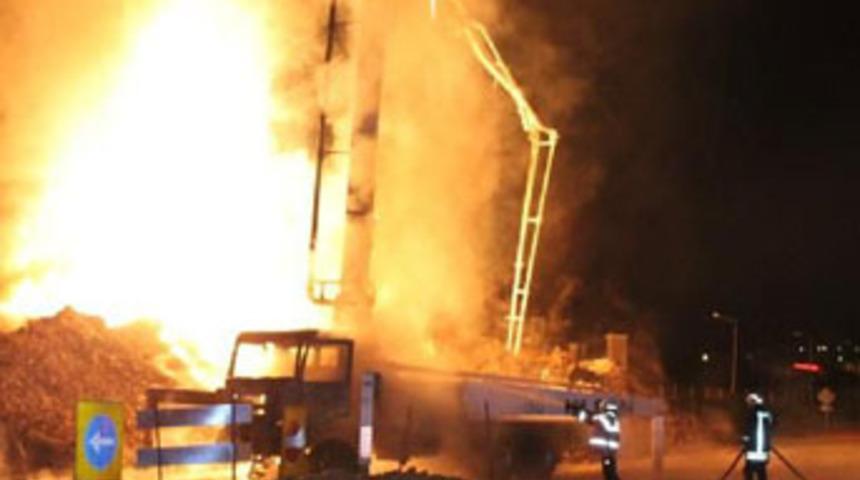 Patlayan doğalgaz geceyi aydınlattı