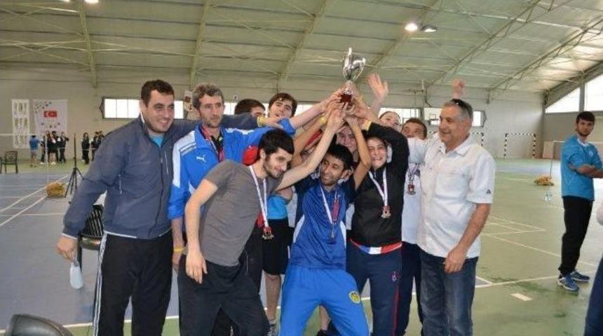 Om&uuml; Badminton Takımı 1. Lig'e &Ccedil;ıktı