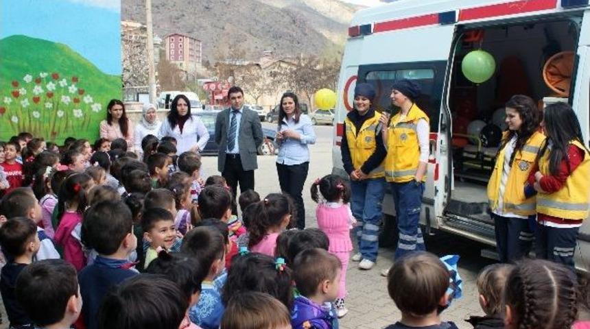 Gümüşhane’de Minikler Ambulansla Tanıştı
