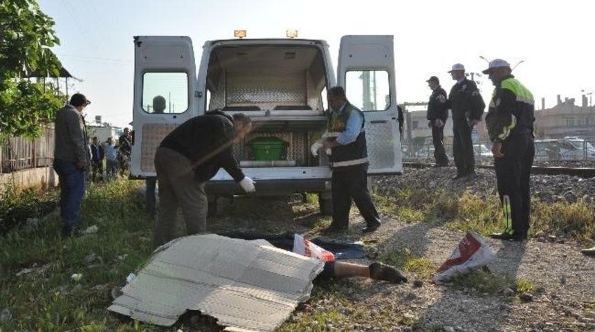 Hemzemin Ge&ccedil;itte Tren Kazası: 1 &Ouml;l&uuml;, 1 Yaralı